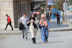 80 yaşındaki dede maske takmayan vatandaşlara tepki gösterdi
