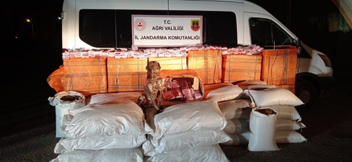 Ağrı’da bir minibüste gümrük kaçağı malzemeler ele geçirildi