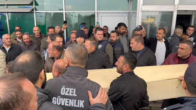 Ağrı’da kazada ölenlerin cenazeleri yakınlarına teslim ediliyor