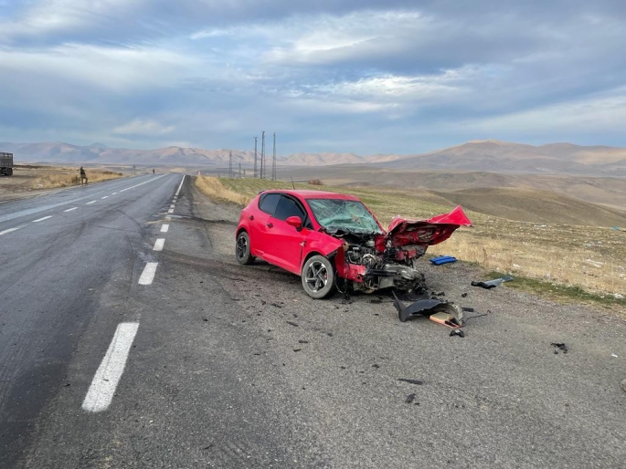 Ağrı’da tır ile otomobil çarpıştı: 1 ölü