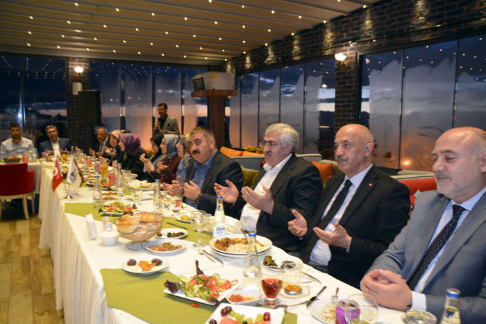 AK Parti Erzurum İl Yönetimi iftarda bir araya geldi