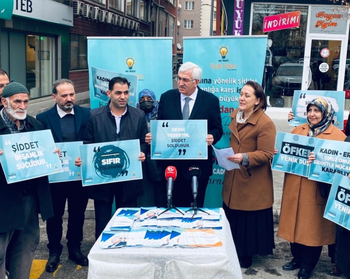 AK Parti Kadın Kollarından ‘Kadına Yönelik Şiddetle Mücadele Günü’ basın açıklaması