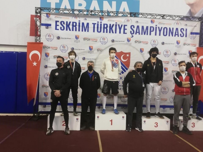 Akal Eskrimde Türkiye şampiyonu