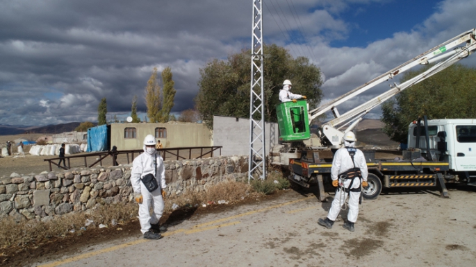 Aras EDAŞ ekipleri karantina altında olan köylere ışık oldu