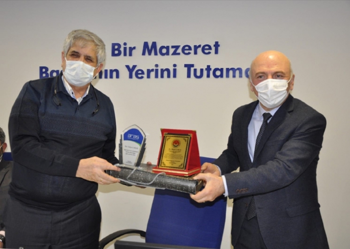 Aras EDAŞ’ta ayrılan personellere plaket takdim edildi