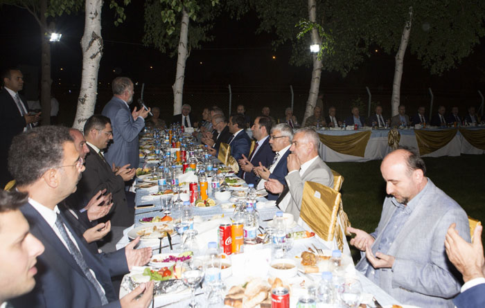 Atatürk Üniversitesinden Erzurum Protokolüne iftar yemeği