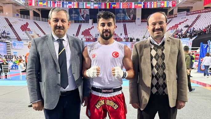 Avrupa Kick Boks Şampiyonası'nda ETÜ'ye büyük gurur
