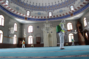 Aziziye’de cuma namazı hazırlığı