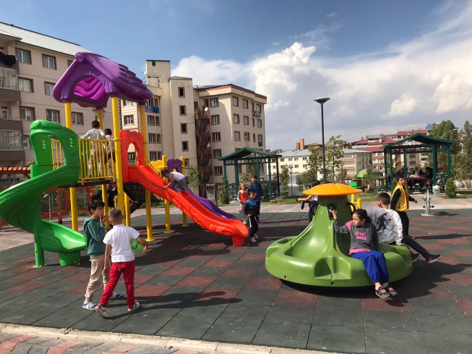 BAŞKAN MAHMUT UÇAR, TAKDİR TOPLUYOR