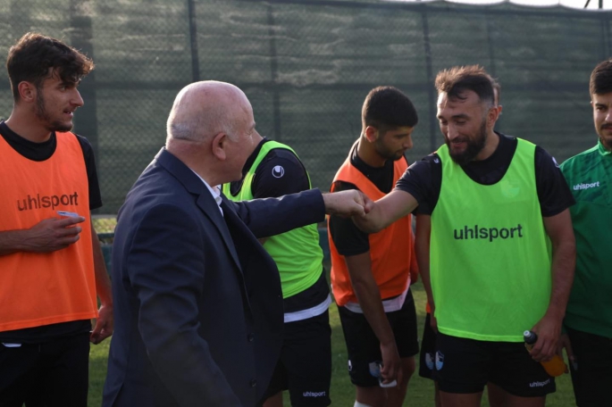 Başkan Sekmen, BB Erzurumspor antrenmanını izledi