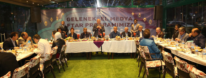 Başkan Sekmen iftarda gazetecilerle buluştu