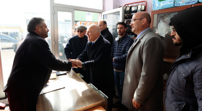 Başkan Sekmen Karayazı’nın 40 yıllık tapu sorununu çözdü 