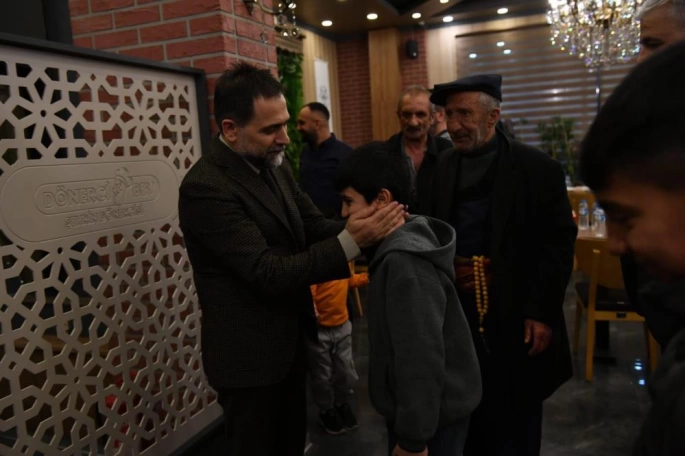 Başkan Uçar, ayakkabı boyacıları ve aileleriyle iftar sofrasında buluştu