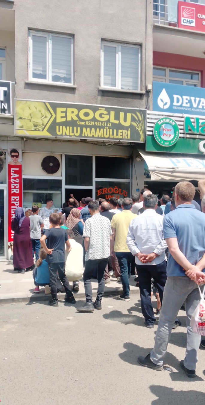 BAYRAM’DA YİNE EKMEK SIKINTISI YAŞANDI