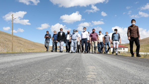 Büyükşehir’den Tekman, Hınıs ve Karayazı’da yol seferberliği