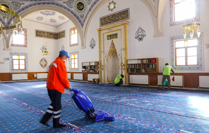 Büyükşehir’in Covıd-19’a karşı temizlik seferberliği sürüyor