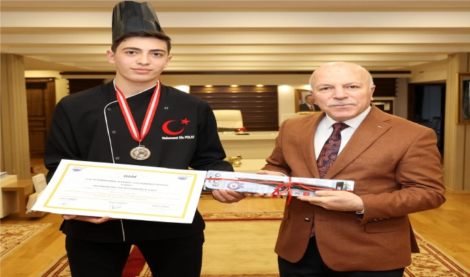 BÜYÜKŞEHİR’İN GENÇ ŞEFLERİ TÜRKİYE ŞAMPİYONU OLDU