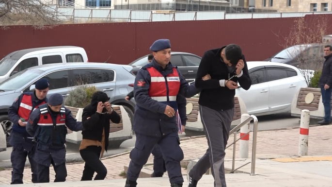 Çaldıkları kalorifer peteklerini satamadan yakalandılar 
