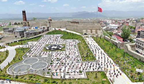 Cuma namazları korona tedbirleri kapsamında spor salonlarında da kılınabilecek