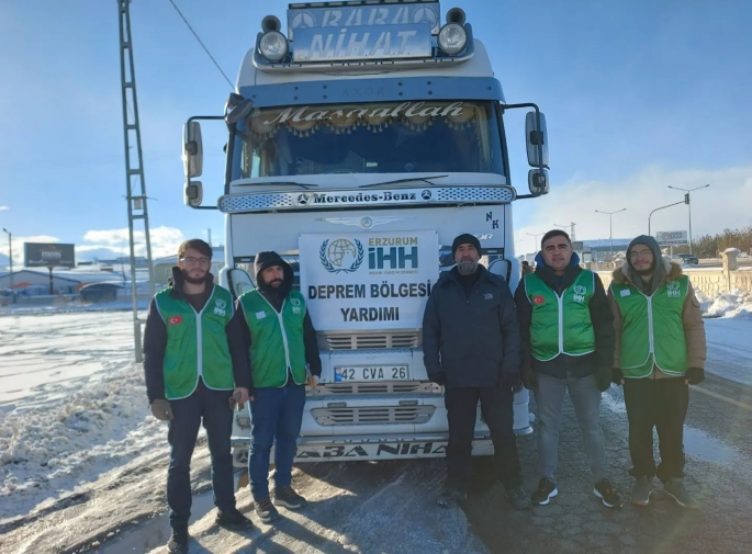 DEPREM BÖLGESİNE 15 TIR GÖNDERİLDİ