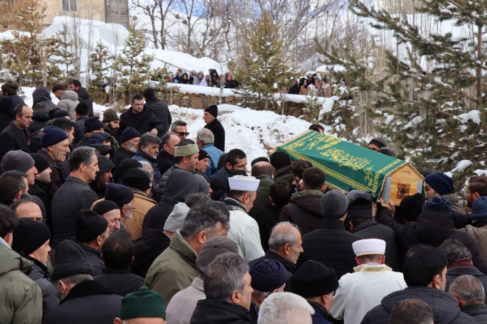 Depremde hayatını kaybeden Karaca, Erzurum’da toprağa verildi