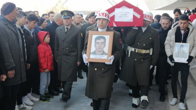 Depremde şehit olan sözleşmeli er son yolculuğuna uğurlandı 