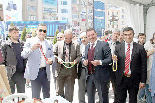 El emeklerini sergilediler