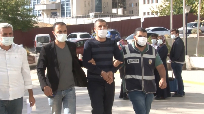 Elazığ’da 4 saatte 3 aracı kundaklayan şüpheli, adliyeye sevk edildi
