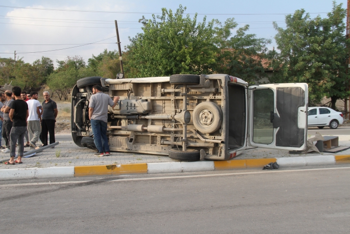 Elazığ’da minibüs ile otomobil çarpıştı: 8 yaralı 