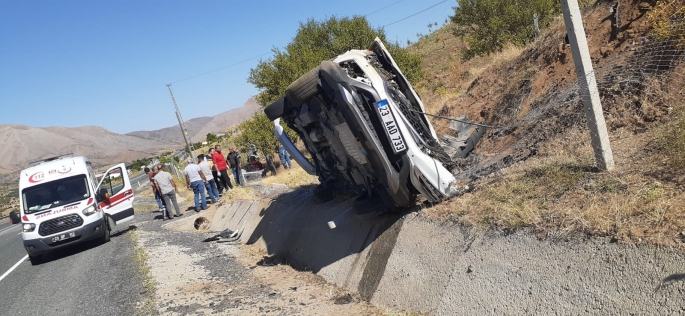 Elazığ’da otomobil yan yattı: 1 yaralı