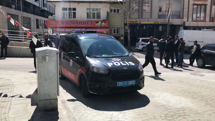 Elazığ'da silahlı bıçaklı kavga: 2 yaralı