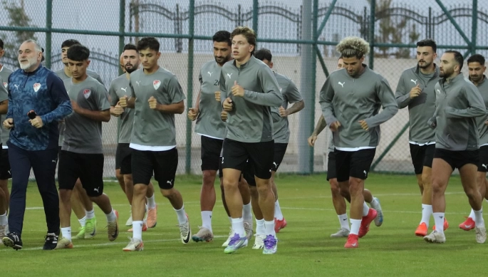 ELAZIĞSPOR HAZIRLIKLARINI PALANDÖKEN’DE SÜRDÜRÜYOR