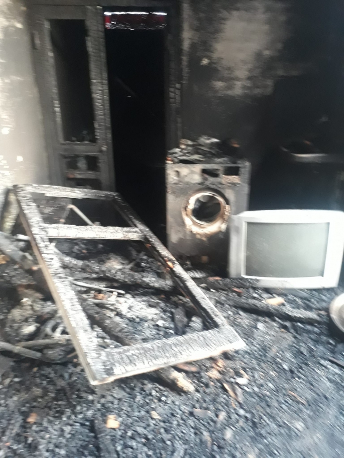 Elektrik kontağından çıkan yangın evi küle çevirdi