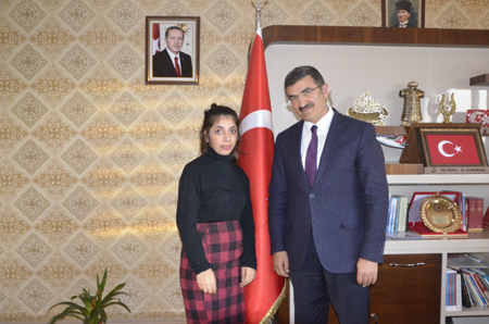 Engelleri sanatla aşıyor