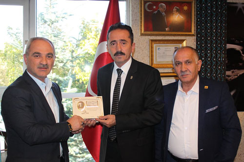 ERİHDER’den Almaz’a Plaket