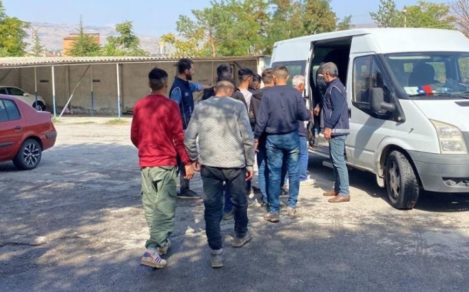 Erzincan’da 8 kaçak göçmen ve 1 organizatör şüphelisi yakalandı 