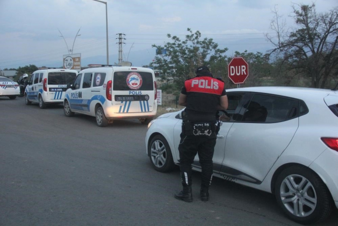 Erzincan'da çeşitli suçlardan aranan 58 kişi yakalandı, 19 kişi gözaltına alındı