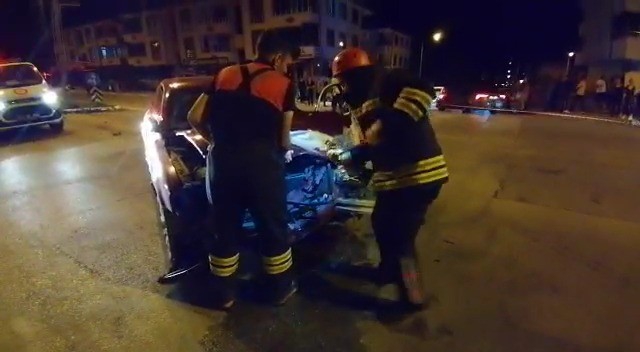 Erzincan'da iki aracın çarpışması sonucu 4 kişi yaralandı