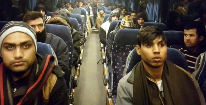 Erzurum’da 52 göçmen otobüste yakalandı