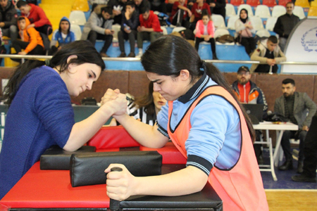 Erzurum’da bilek güreşi heyecanı