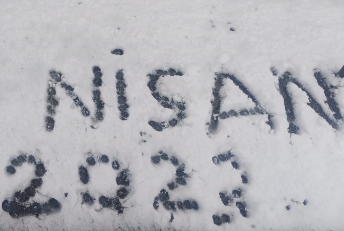 ERZURUM’DA HAVALARDA KAFALARDA KARIŞTI