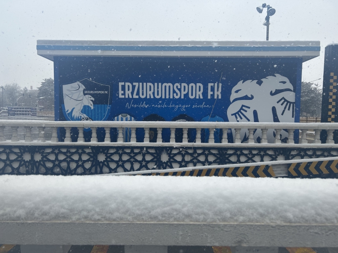 Erzurum’da kar yağışı çevreyi beyaza bürüdü