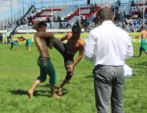 Erzurum’da Karakucak Güreşleri başladı