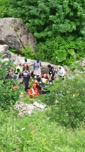 Erzurum’da otomobil şarampole uçtu: 1 ölü, 3 yaralı