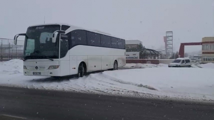 Erzurum’dan deprem bölgesine bin 872 personel, 372 araç gönderildi