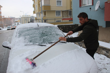 Erzurum kar yağışıyla birlikte beyaz örtüyle kaplandı