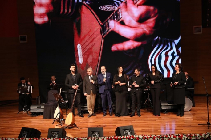 Erzurumlu halk müziği sanatçısı Nurullah Akçayır'ın 41. sanat yılı özel konserine büyük ilgi