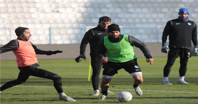 ERZURUMSPOR’DA TARAFTARLAR AÇIKLAMA BEKLİYOR