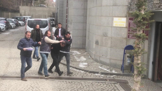 Eşi ve kızını öldüren öğretmen tutuklandı 