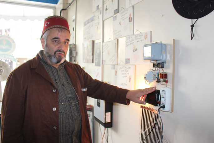 Evlerde oluşan kaçak elektriği engellemek için cihaz üretti